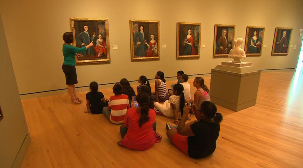 school children in a museum gallery